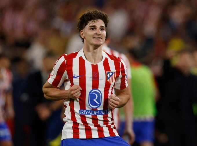 Julian Alvarez mở đường để tới Barca