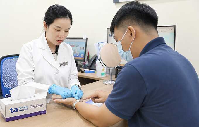Bệnh chàm khiến chàng trai mất dấu vân tay