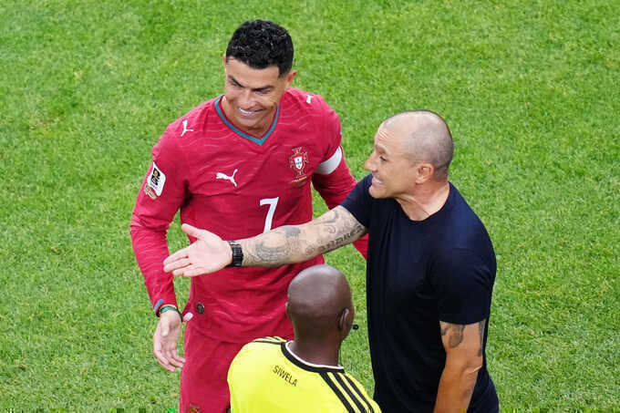 Ronaldo ngắt câu hỏi về Messi