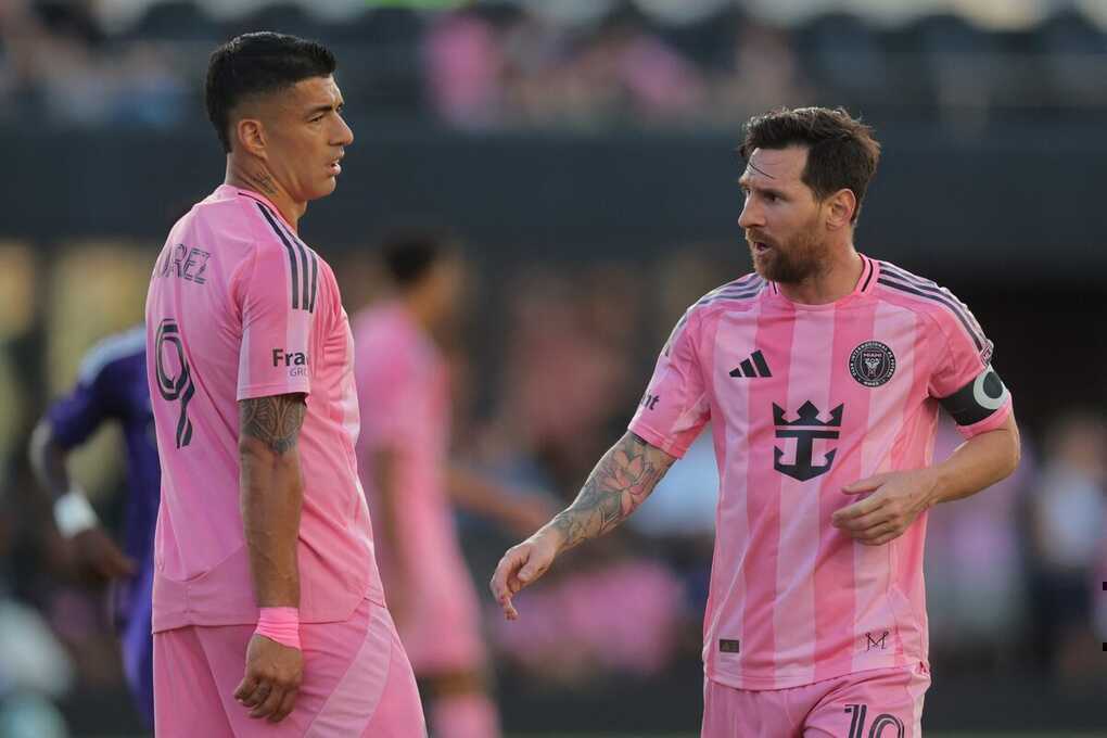Suarez: `Messi có bộ não nhanh hơn đôi chân`
