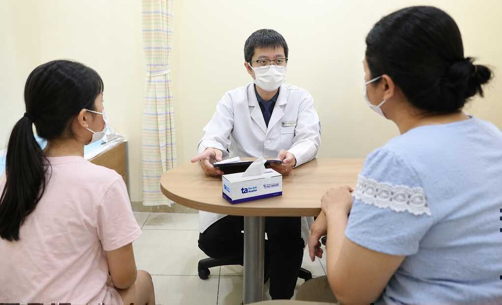Trẻ dậy thì sớm cần điều trị thế nào?