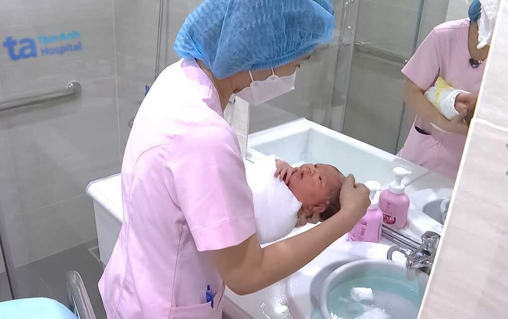 Trẻ sơ sinh nên tắm bao nhiêu lần mỗi tuần?