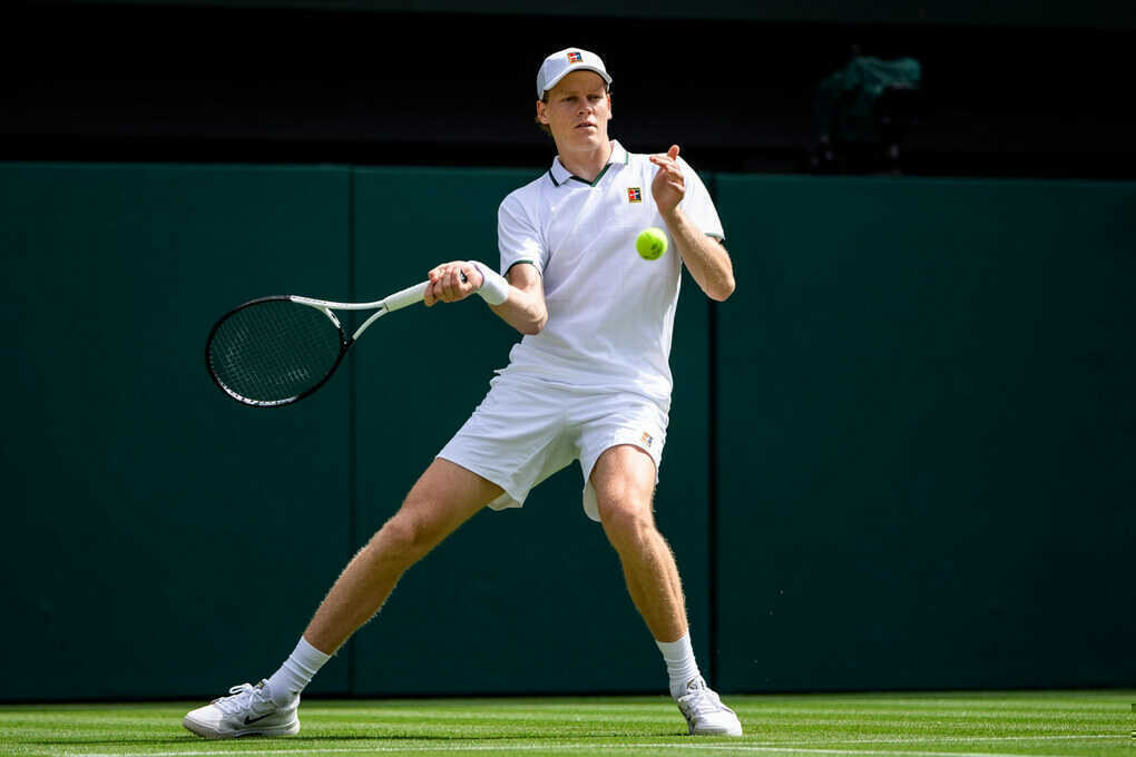 Sinner, Djokovic thoát hiểm ở vòng một Wimbledon