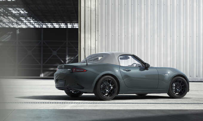 Mazda hồi sinh màu xanh trên MX-5 Miata