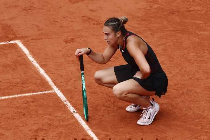 Sabalenka thua sốc ở tứ kết Roland Garros