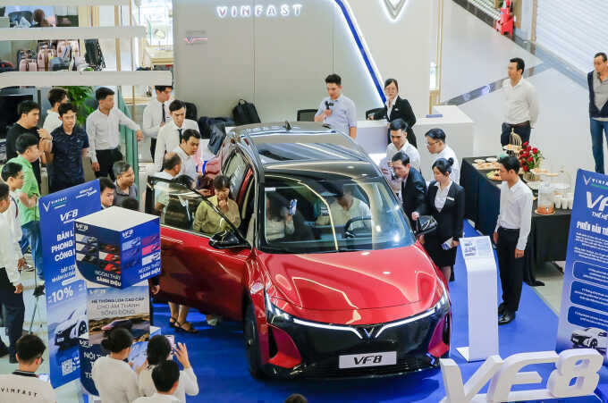 VinFast VF 8 thế hệ mới nhận gần 12.800 đơn đặt hàng