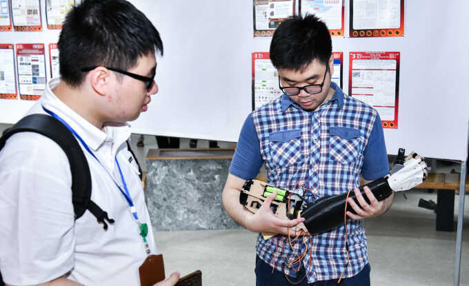 Hai tập đoàn lớn ưu tiên sinh viên đạt giải nghiên cứu khoa học