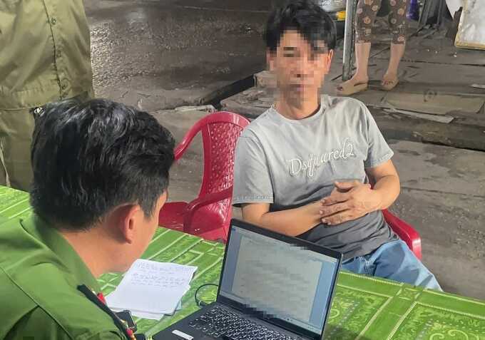Livestream bán hàng trăm bộ kích điện bắt cá