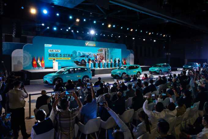 Taxi điện Green SM Limo ra mắt Ấn Độ