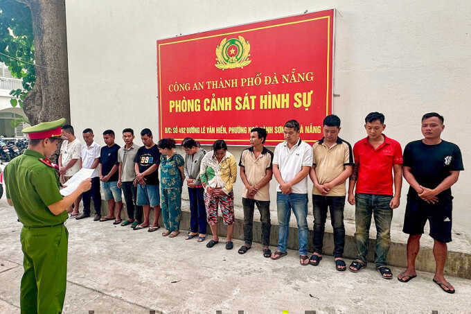Cảnh sát chia 8 mũi đột kích các điểm cá độ ở Đà Nẵng