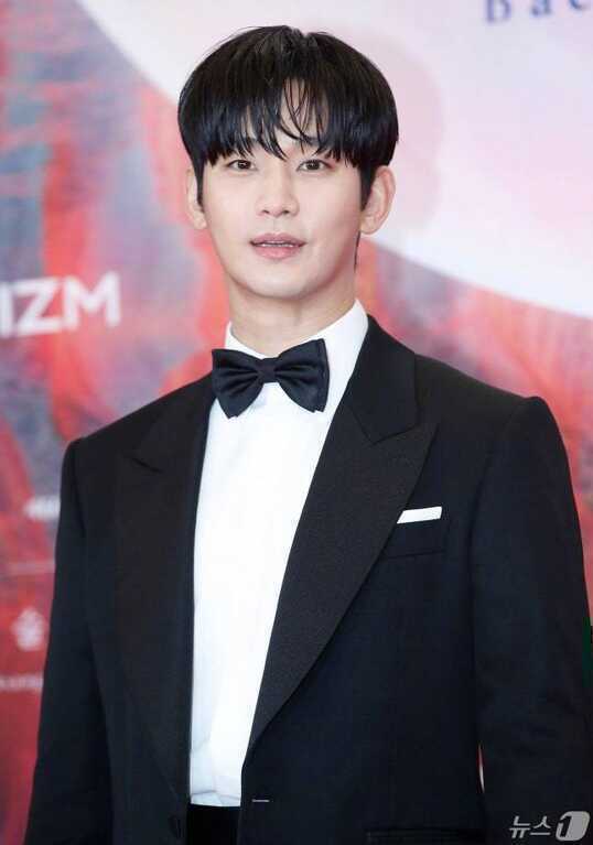 Kim Soo Hyun tái xuất