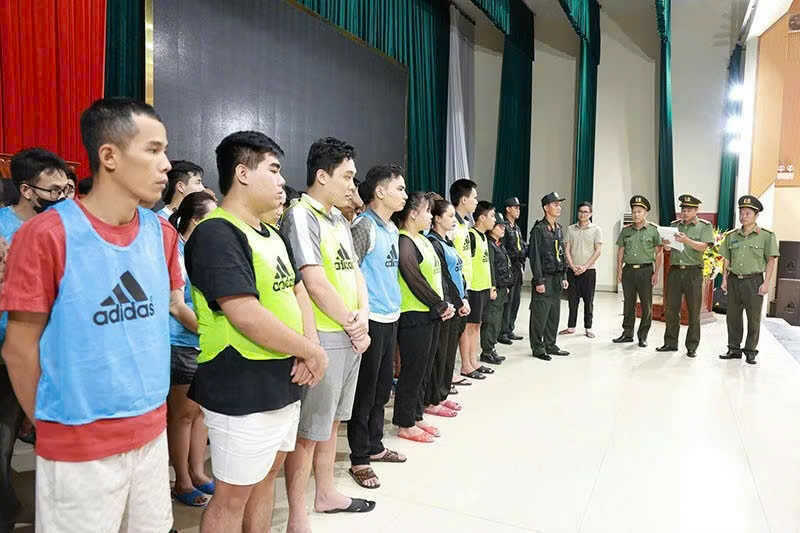 Lật tẩy 