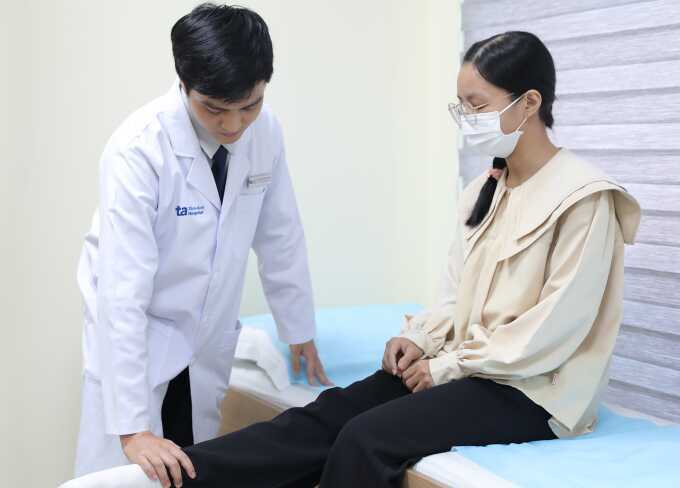 Ngồi xổm hại xương khớp như thế nào