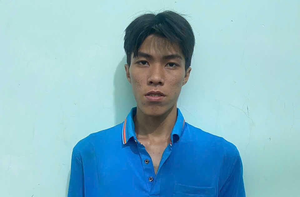 Chém vợ vì `nhắn tin với bạn khác giới`