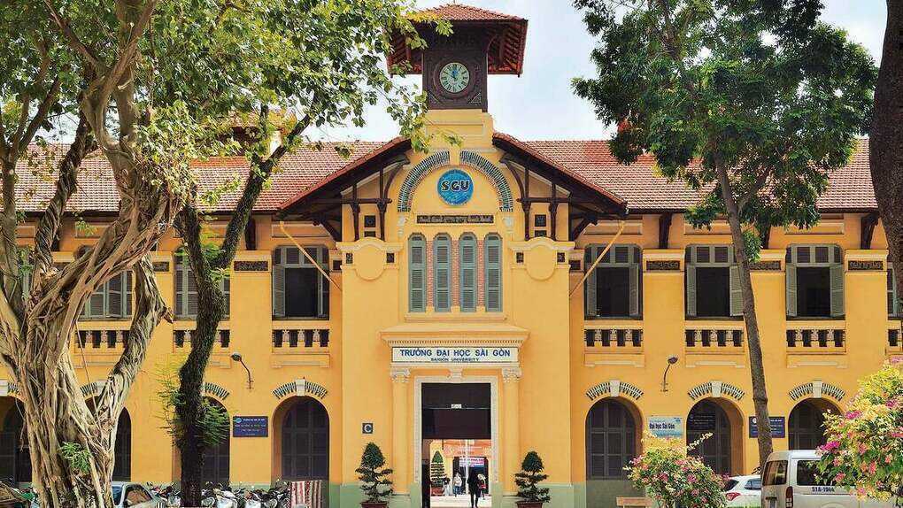 Điểm sàn Đại học Sài Gòn cao nhất 23