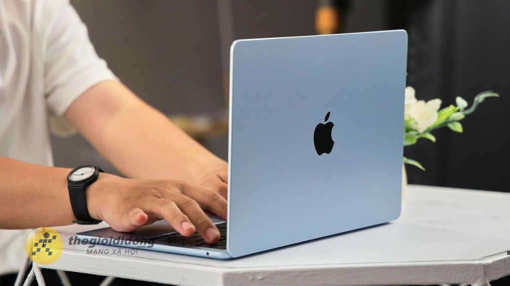 Mua laptop, chọn giá hay ưu tiên độ bền?