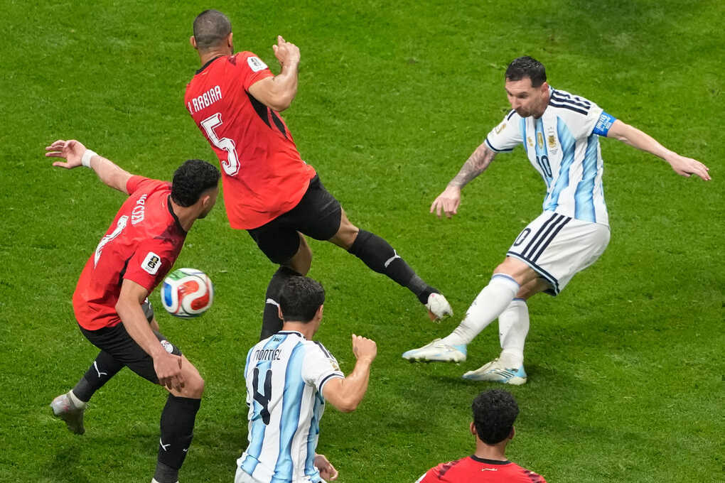 Argentina gieo `cơn điên` khắp World Cup