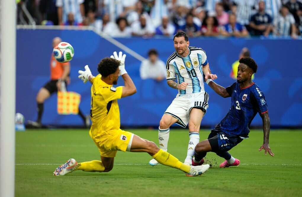 Bí quyết đi bộ vẫn tỏa sáng của Messi