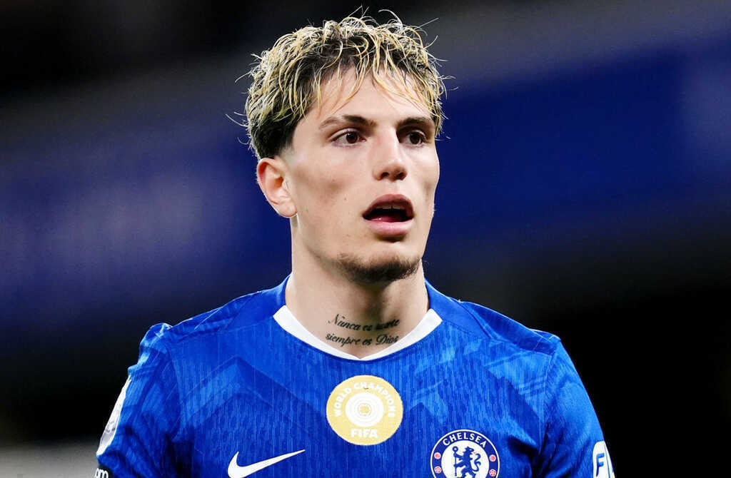 Chelsea bán đứt `ông kễnh` Garnacho, MU hưởng lợi