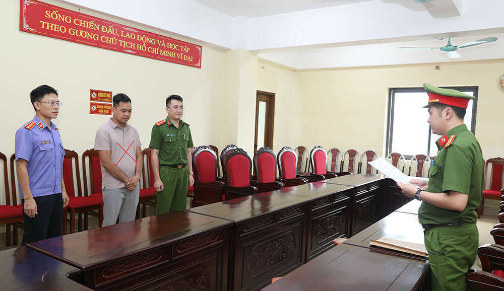 Khởi tố người đàn ông làm giả 16.000 sản phẩm thời trang, bán cho hơn 20 cửa hàng