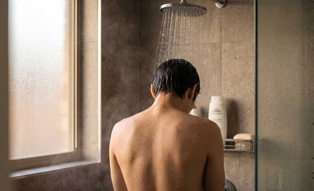 Tắm buổi sáng hay tối tốt hơn?