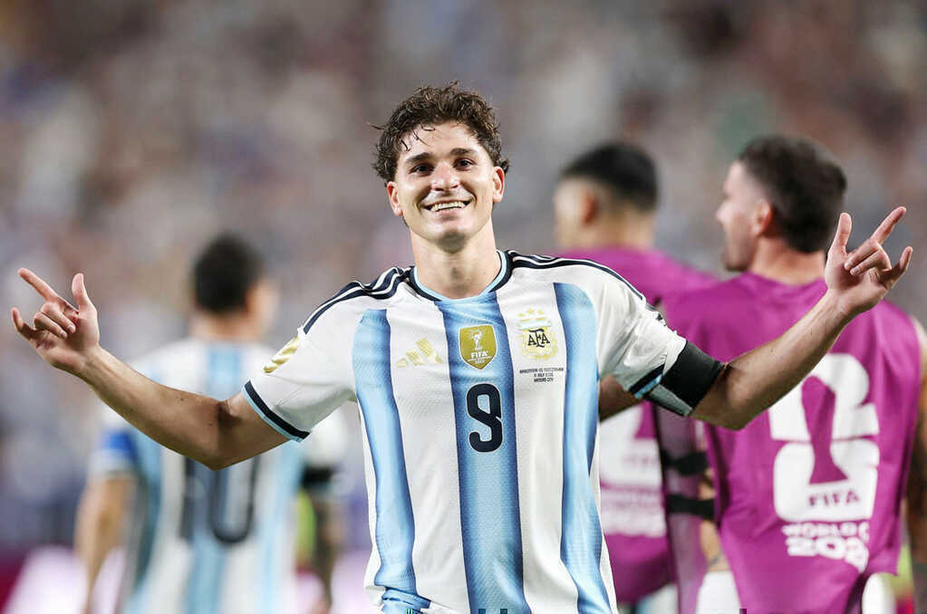 Arsenal chiêu mộ `người hùng` tuyển Argentina