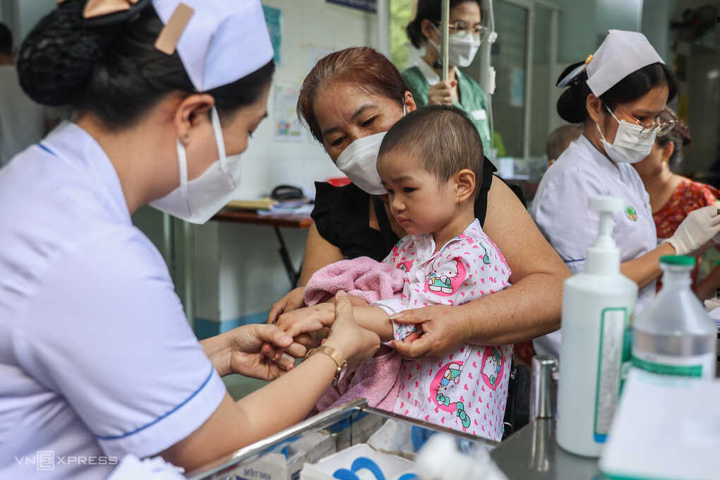 Trẻ dưới 6 tuổi được khám sức khỏe miễn phí thế nào