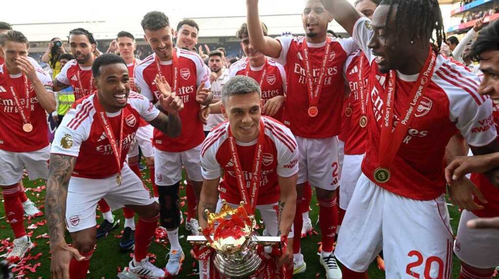 Arsenal chia tay Leandro Trossard