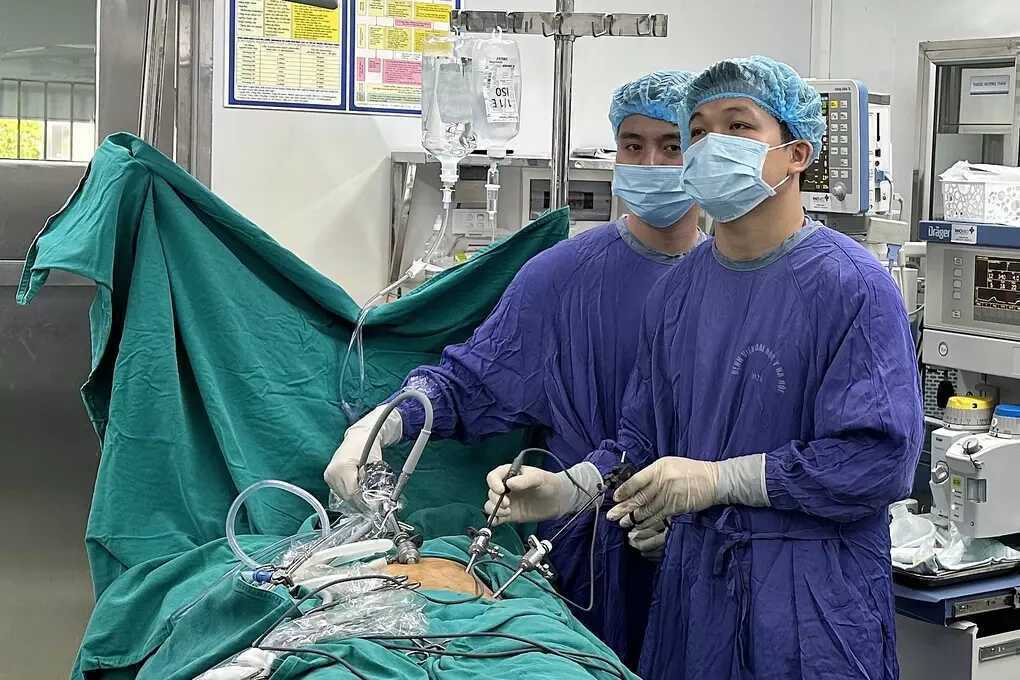 Mắc ung thư có nên đi viếng đám tang?