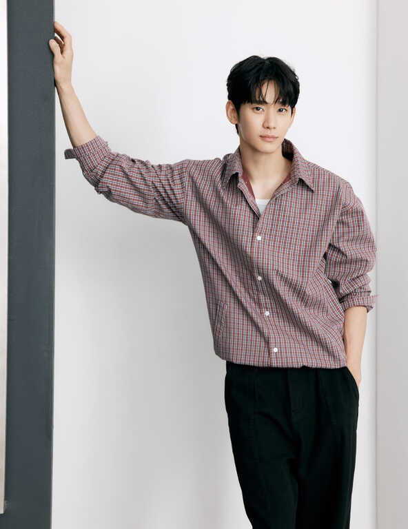Kim Soo Hyun lộ diện sau scandal