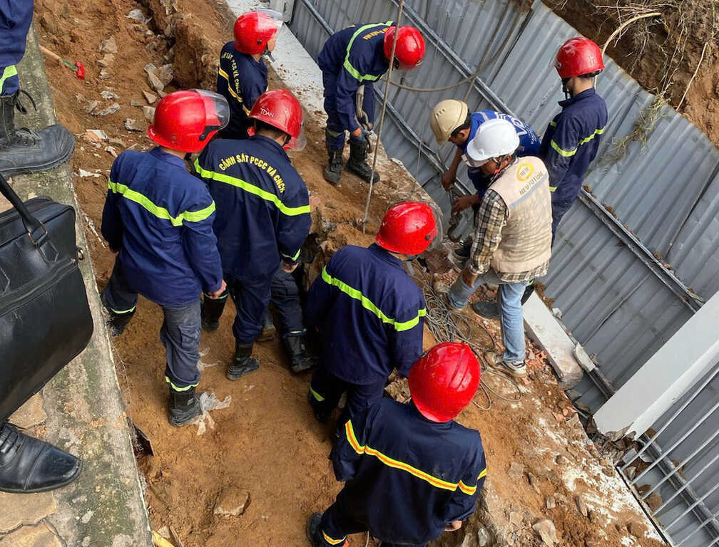 Sập tường đè chết nữ công nhân