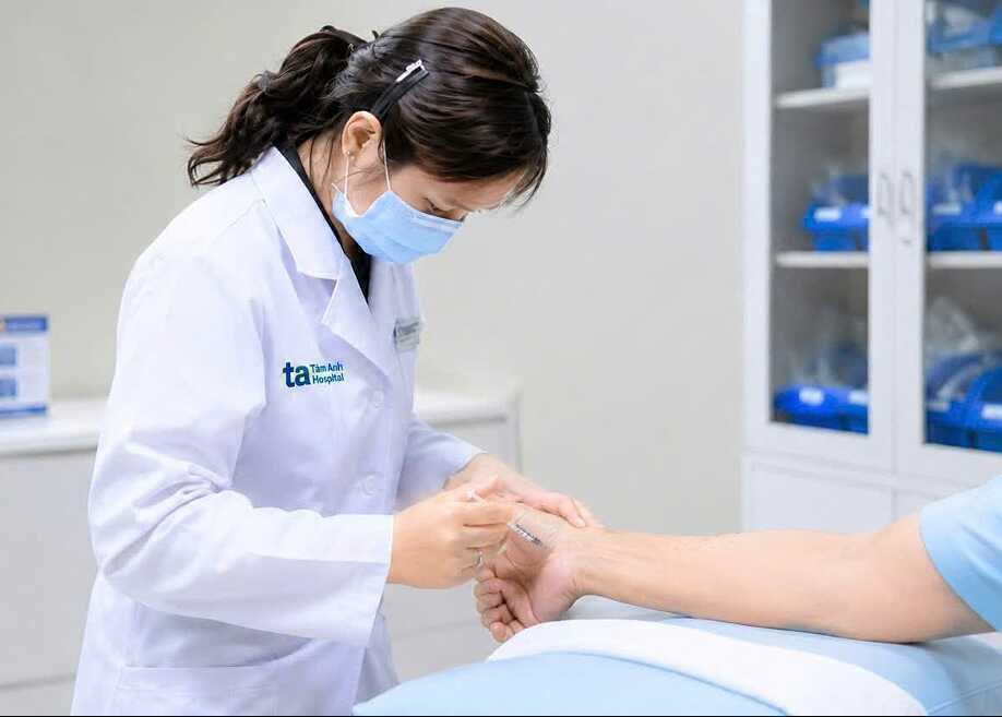 Tiêm botox giảm co cứng cơ sau đột quỵ