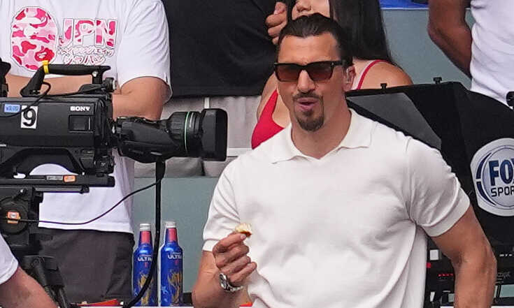 Ibrahimovic: `Messi sở hữu Bàn chân của Chúa`