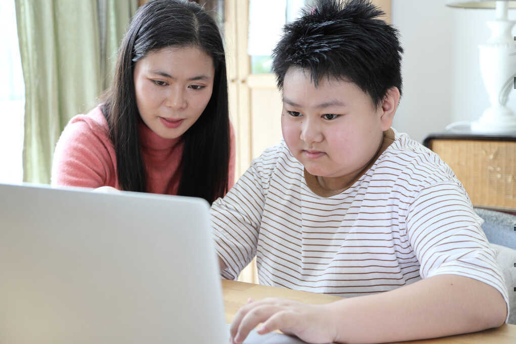 Mẹ `học dậy thì` cùng con