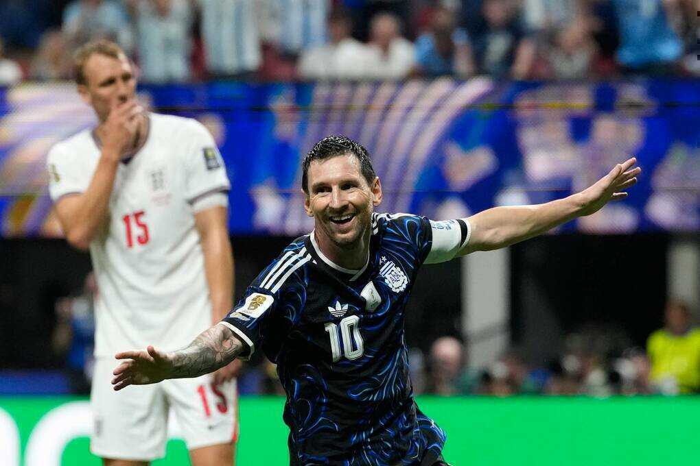 Messi tặng trận thắng Anh cho Maradona