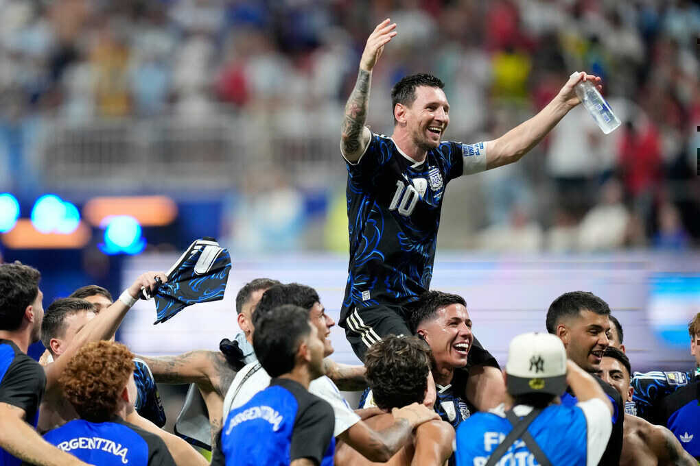 Messi: `Trận thắng Anh không hề bình thường`
