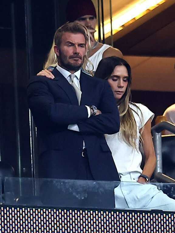Victoria Beckham an ủi chồng sau thất bại của đội tuyển Anh