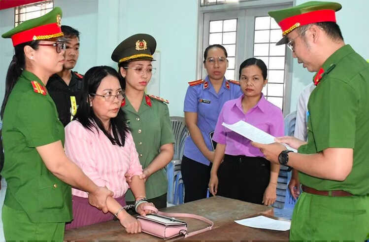 Cựu giám đốc Trung tâm văn hóa ở Vĩnh Long bị bắt