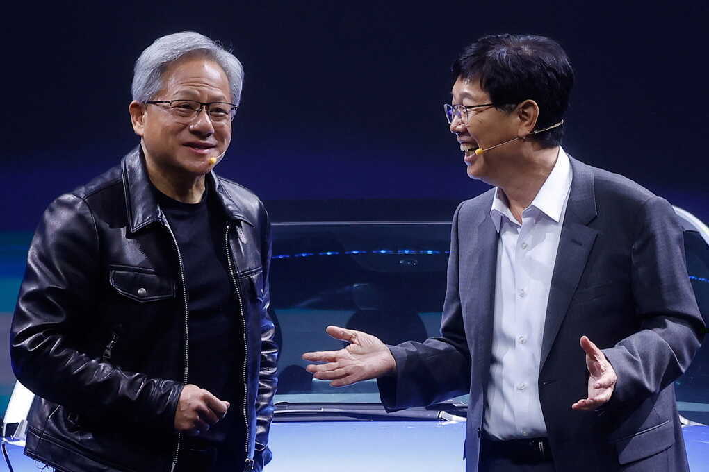 Áo khoác da của tỷ phú Jensen Huang đạt gần triệu USD