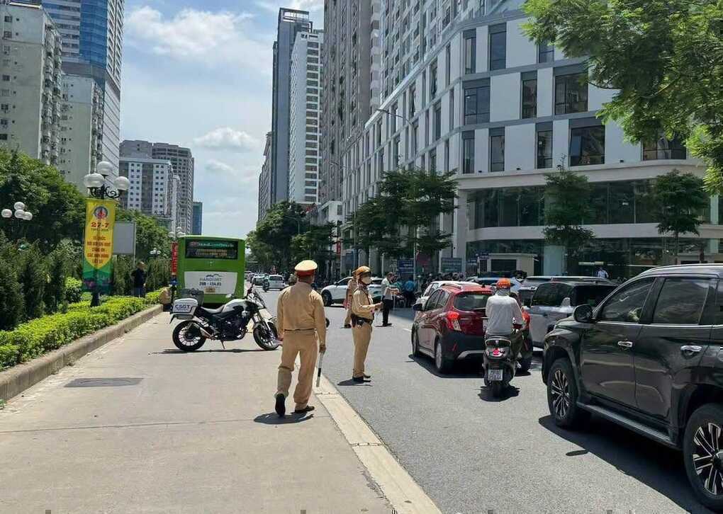 Đi vào làn buýt nhanh, một phụ nữ bị tông tử vong