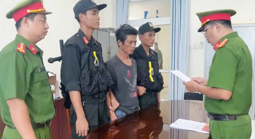 Công an Vĩnh Long thông tin vụ chống người thi hành công vụ, gây rối tại mỏ cát