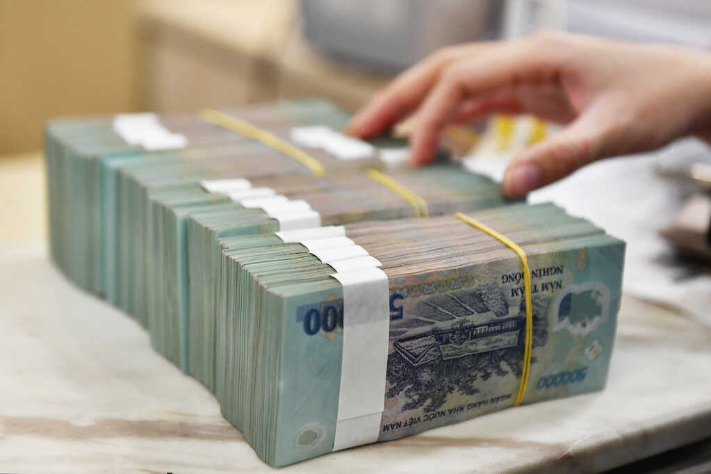 Có nên rút tiền gửi sang ngân hàng có lãi suất cao hơn?