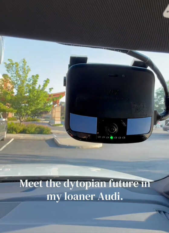 Tài xế không thể nói chuyện điện thoại vì bị camera AI giám sát