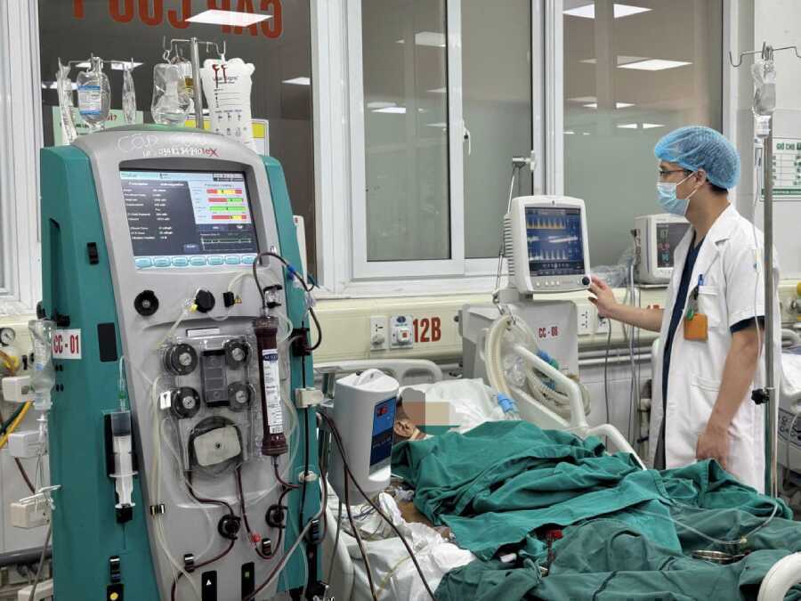 Không ra ăn cơm như thường lệ, người đàn ông được phát hiện bất tỉnh trong phòng