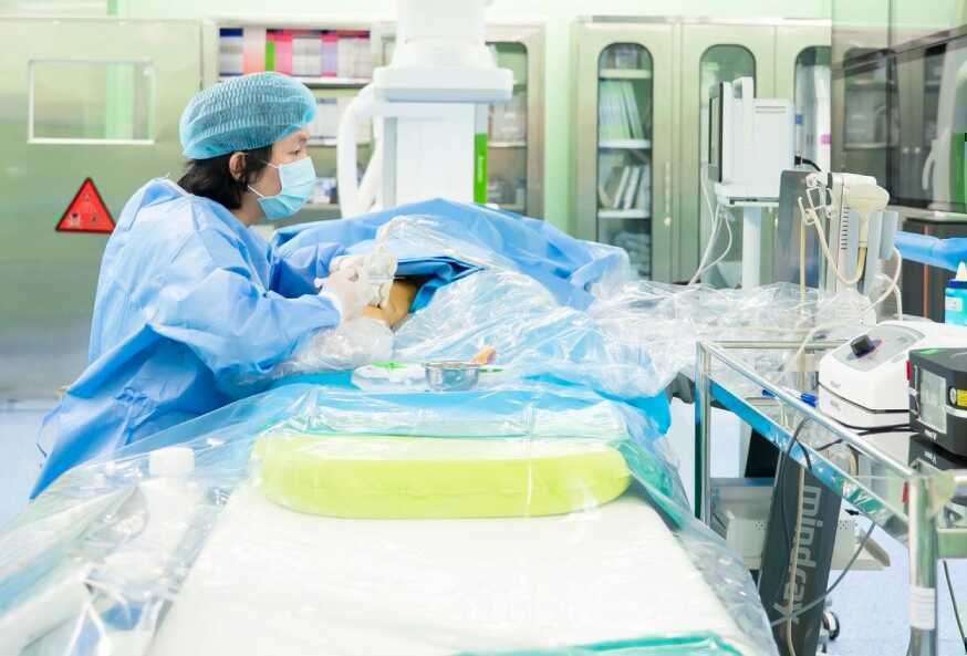 Nam thanh niên bất ngờ gục giữa cuộc họp giao ban sáng, suýt vỡ mạch máu não