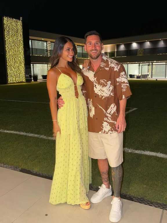 Vợ Messi động viên chồng
