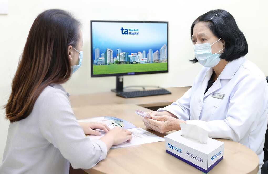 Rụng tóc, mất kinh sau 8 tháng giảm cân sai cách
