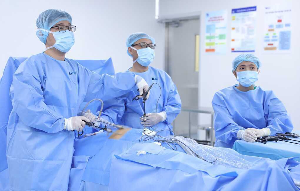 Thủng ruột non do viêm túi thừa