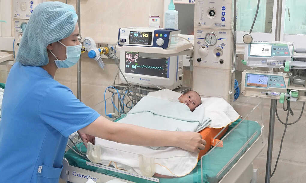20 ngày cứu sống bé sinh non mang trái tim đa dị tật