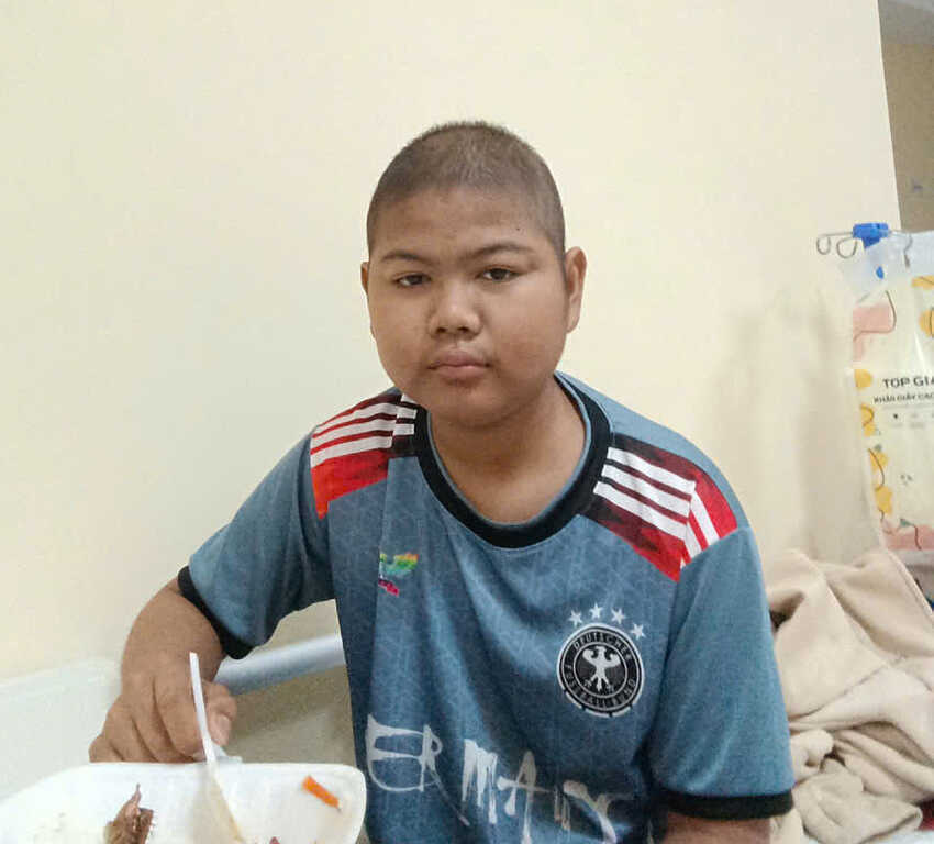 Cậu bé ung thư nghèo và cơ hội điều trị hẹp do kiệt quệ tài chính
